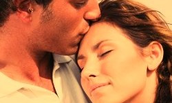 Guy kissing a girl on her forehead